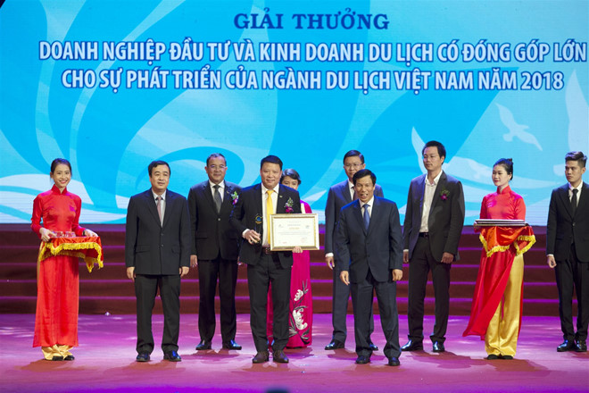 đại diện Sun Group tại lễ trao giải