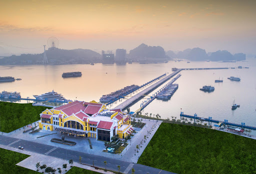 miễn ph&iacute; cảng t&agrave;u kh&aacute;ch hạ long